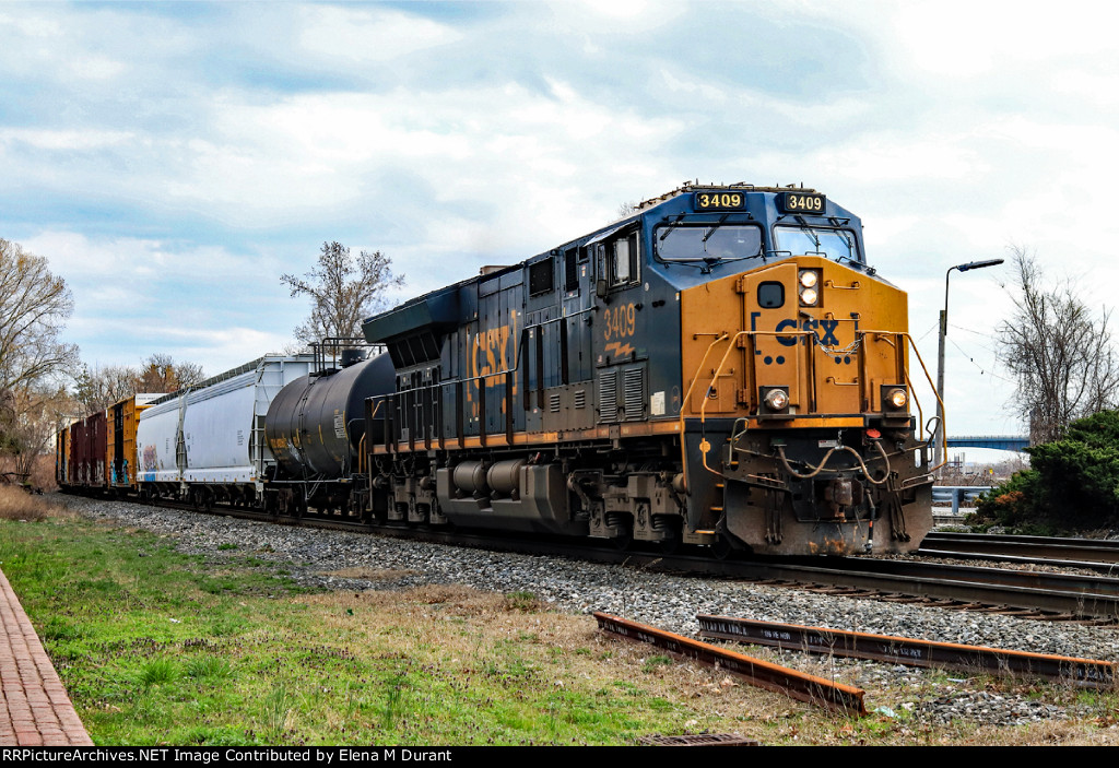 CSX 3409 on M-410